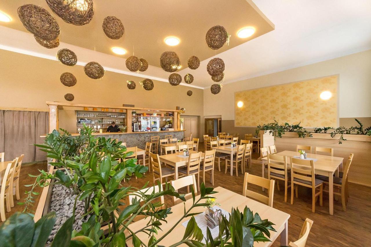 Hotel Racek Černá v Pošumaví Exterior foto